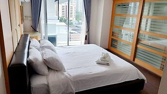 6D - 3 Bedroom Downtown Apartment With Shared Pool
