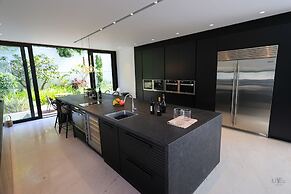 Luxurious Coastal Villa w Pool & Garden