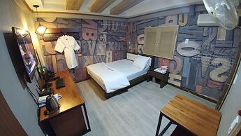 LOL Motel