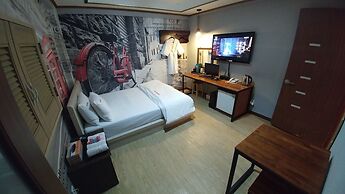 LOL Motel