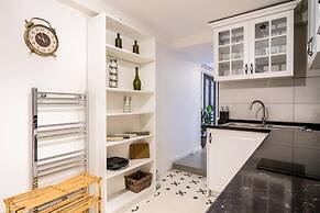 Convenient Flat w Garden 10 min to Galataport