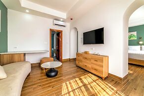 Lotus Home Hillside