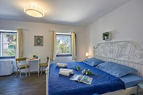Blue Studio Apartment
