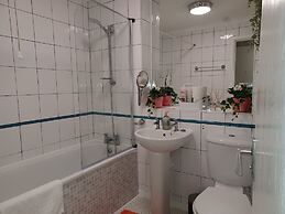 MALTING-GREEN DOOR-One Bedroom Apartment