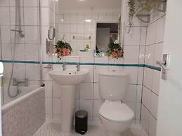 MALTING-GREEN DOOR-One Bedroom Apartment
