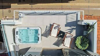 Napoleon Navy Suite 1bd 1ba