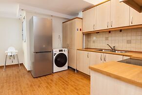 Luxury Pireas Stay New 2BR Urban Escape