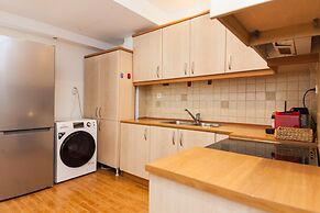 Luxury Pireas Stay New 2BR Urban Escape