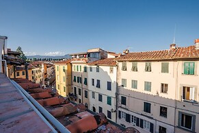 Casa Marta in Lucca With 2 Bedrooms and 1 Bathrooms