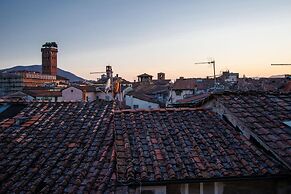 Casa Marta in Lucca With 2 Bedrooms and 1 Bathrooms