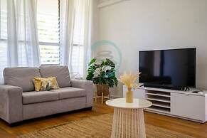 Nightcliff Nest - Stylish 2BR Apartment