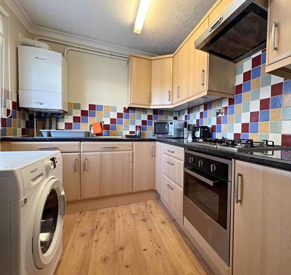 1 Bed Apartment, Sleeps 2, Free Parking, Tv