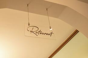 Riverside Hotel