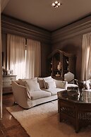 Villa Singulière By Louhou Collection