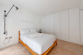 Sleek & Stylish 2BD Flat - Warren Street