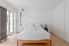 Sleek & Stylish 2BD Flat - Warren Street