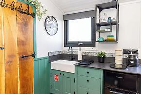 Willows Rest - 1 Bed Shepherd's Hut - Pentlepoir