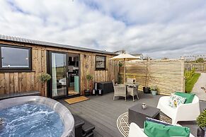 Willows Rest - 1 Bed Shepherd's Hut - Pentlepoir