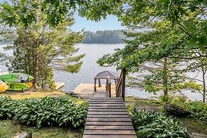 Muskoka Lakeshore Cottage Bliss