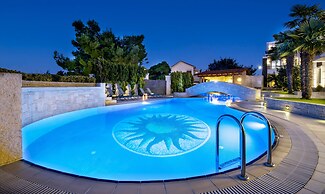 Artdeco Luxury Suites