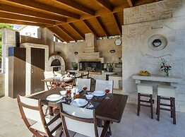Artdeco Luxury Suites