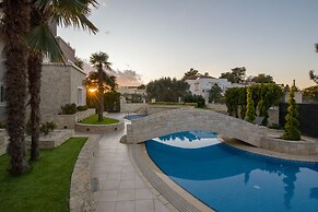 Artdeco Luxury Suites