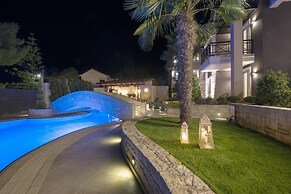 Artdeco Luxury Suites