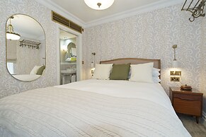 Old Town House by Ezestays