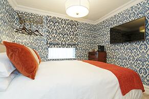 Old Town House by Ezestays