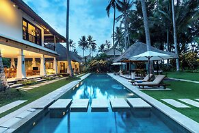 Beautiful Private Pool Villa by the Beach in Candidasa