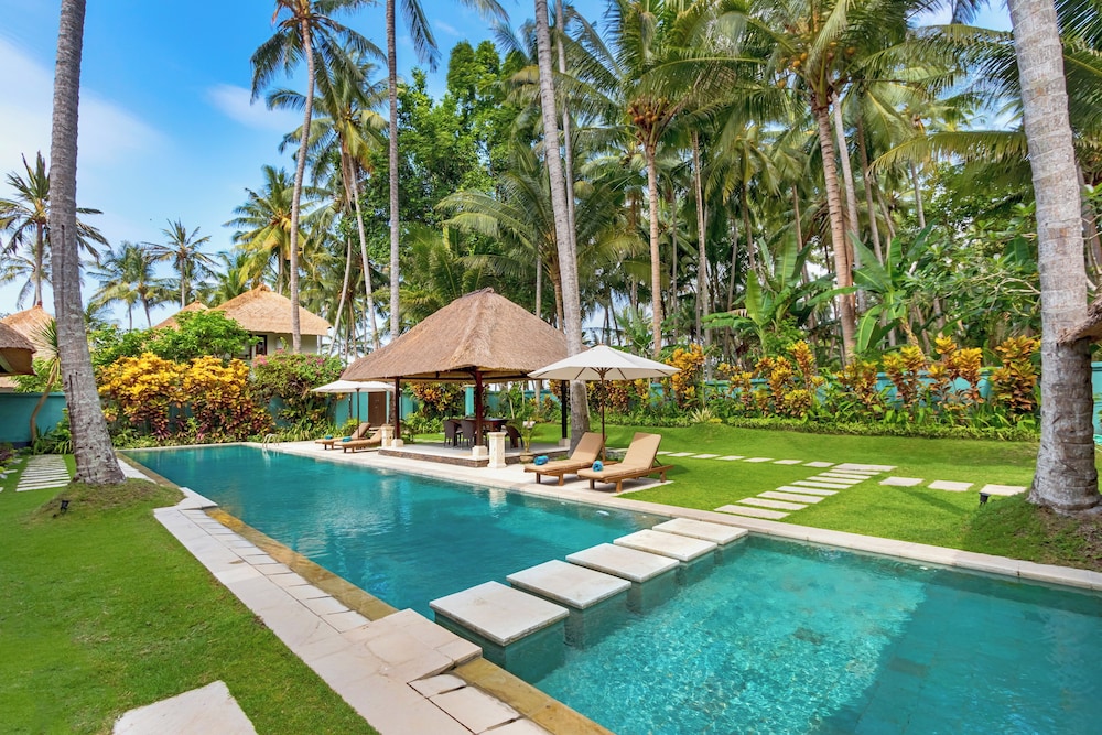 Beautiful Private Pool Villa by the Beach in Candidasa