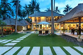 Beautiful Private Pool Villa by the Beach in Candidasa