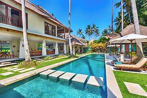 Beautiful Private Pool Villa by the Beach in Candidasa