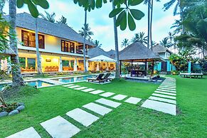 Beautiful Private Pool Villa by the Beach in Candidasa
