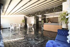 Golden Life Suite