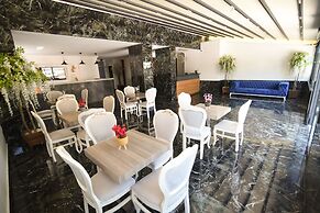 Golden Life Suite