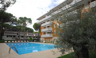 Comfortable Flat by the Pool