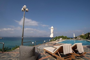 Luxury Seaview Apartment, 1min Walk From Beach!