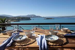 Luxury Seaview Apartment, 1min Walk From Beach!