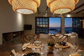 Luxury Seaview Apartment, 1min Walk From Beach!