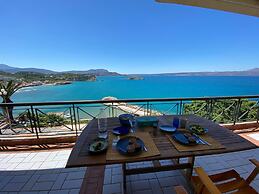 Luxury Seaview Apartment, 1min Walk From Beach!