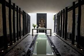 Bh 08 - Penthouse Ganesh And The Dragon