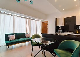 Central Suites Tower