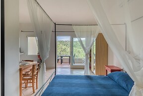 Elegant Residence Ea Bianca Studio Sleeps 2