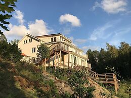 Bjurvik's Villa - Flat 1 - Business Customers Only