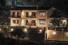 Sonia Rustic Mansion - 5bd 30 Sec Walk T