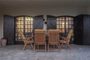 Sonia Rustic Mansion - 5bd 30 Sec Walk T