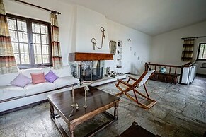 Sonia Rustic Mansion - 5bd 30 Sec Walk T