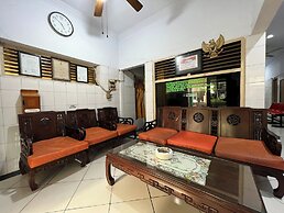OYO 92675 Hotel Rosna
