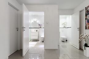 Lumina spacious apart with 3 bedrooms
